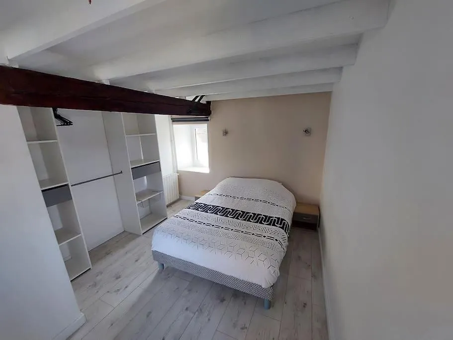 Appt Lumineux, Vue Place Vival Figeac 0*,