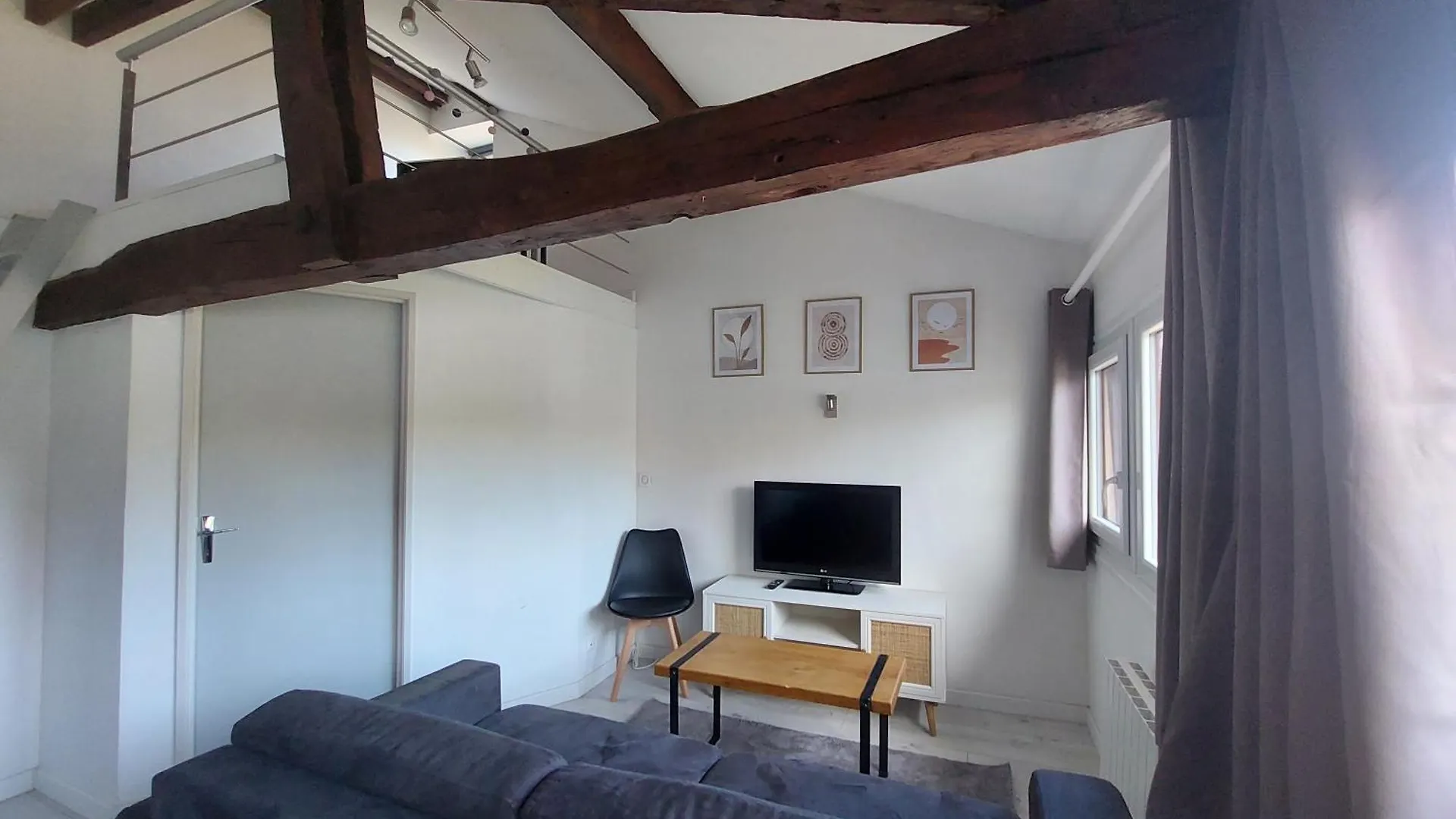 Apartment Appt Lumineux, Vue Place Vival Figeac